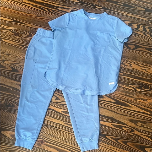 Resurge Other - Women’s Resurge Scrubs in Ceil Blue size M